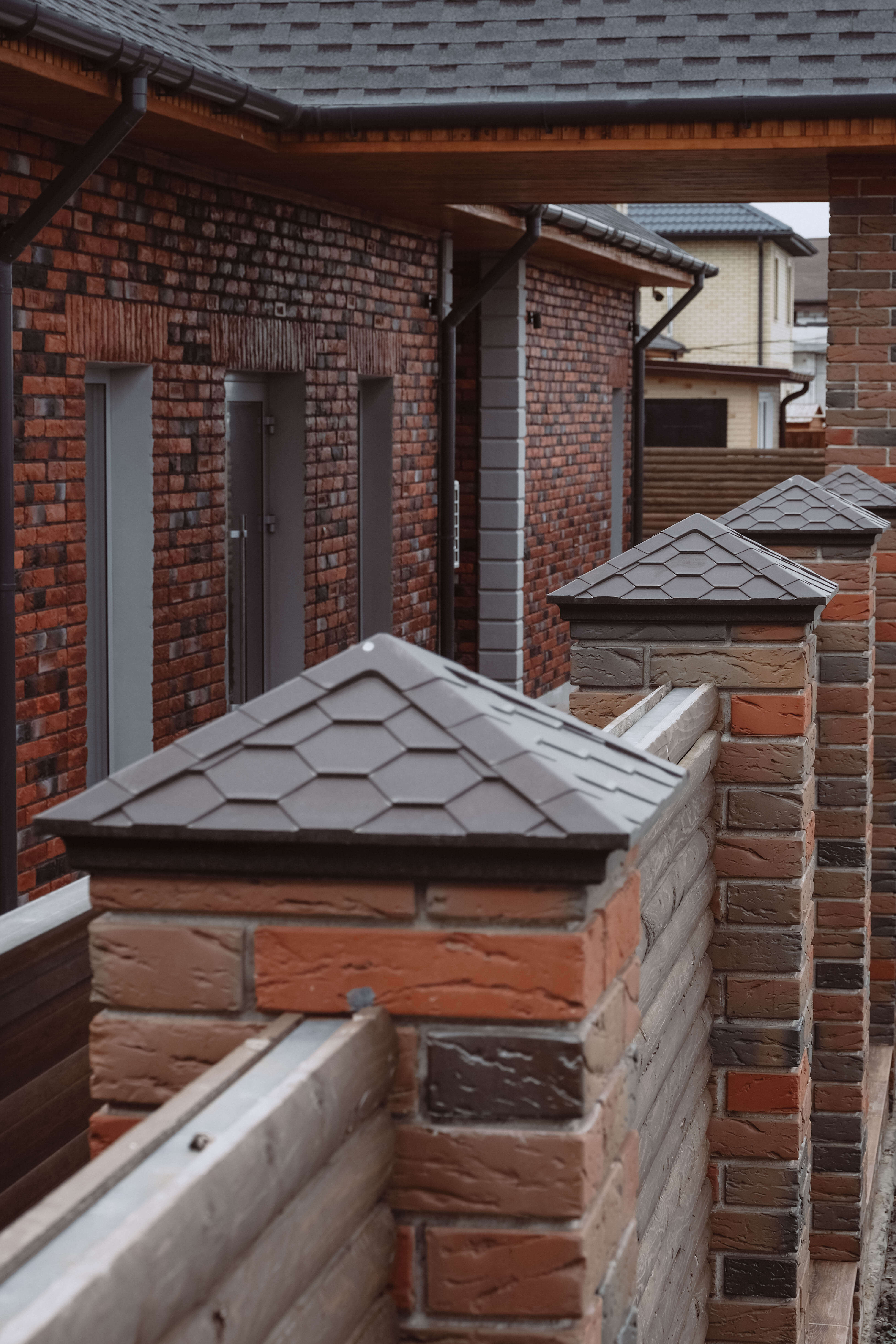 Колпак Zking Эверест Коричневый на столб 1.5х1.5 кирпича (390х390мм) в Златоусте фото